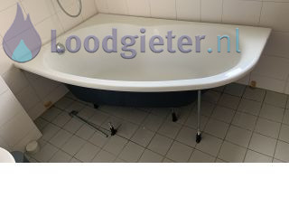 Loodgieter Kitwerk Bad opnieuw stellen en kitten + afvoer aansluiten