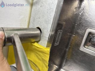 Loodgieter Keukenkraan zit los Loszittende keukenkraan vervangen