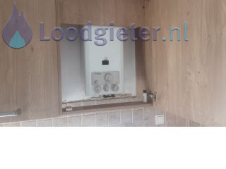 Loodgieter Installatie Boiler Keuken geiser vervangen voor een keukenboiler