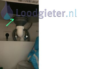 Loodgieter Lekkage gootsteen Watertoevoer vaatwasser en lekkage gootsteen