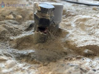 Loodgieter Waterleiding doorboord Waterleiding geraakt met hakken