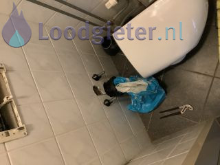Loodgieter Hangend toilet plaatsen Hangend toilet plaatsen