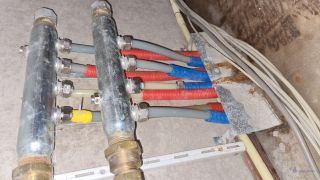Loodgieter Leidschendam Lekkage verdeelunit radiatoren