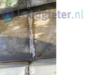 Loodgieter Zinken dakgoot Gaatje zinken dakgoot