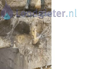 Loodgieter Reparatie riool Lekkage afvoerleiding in de kruipruimte + rioolvliegjes